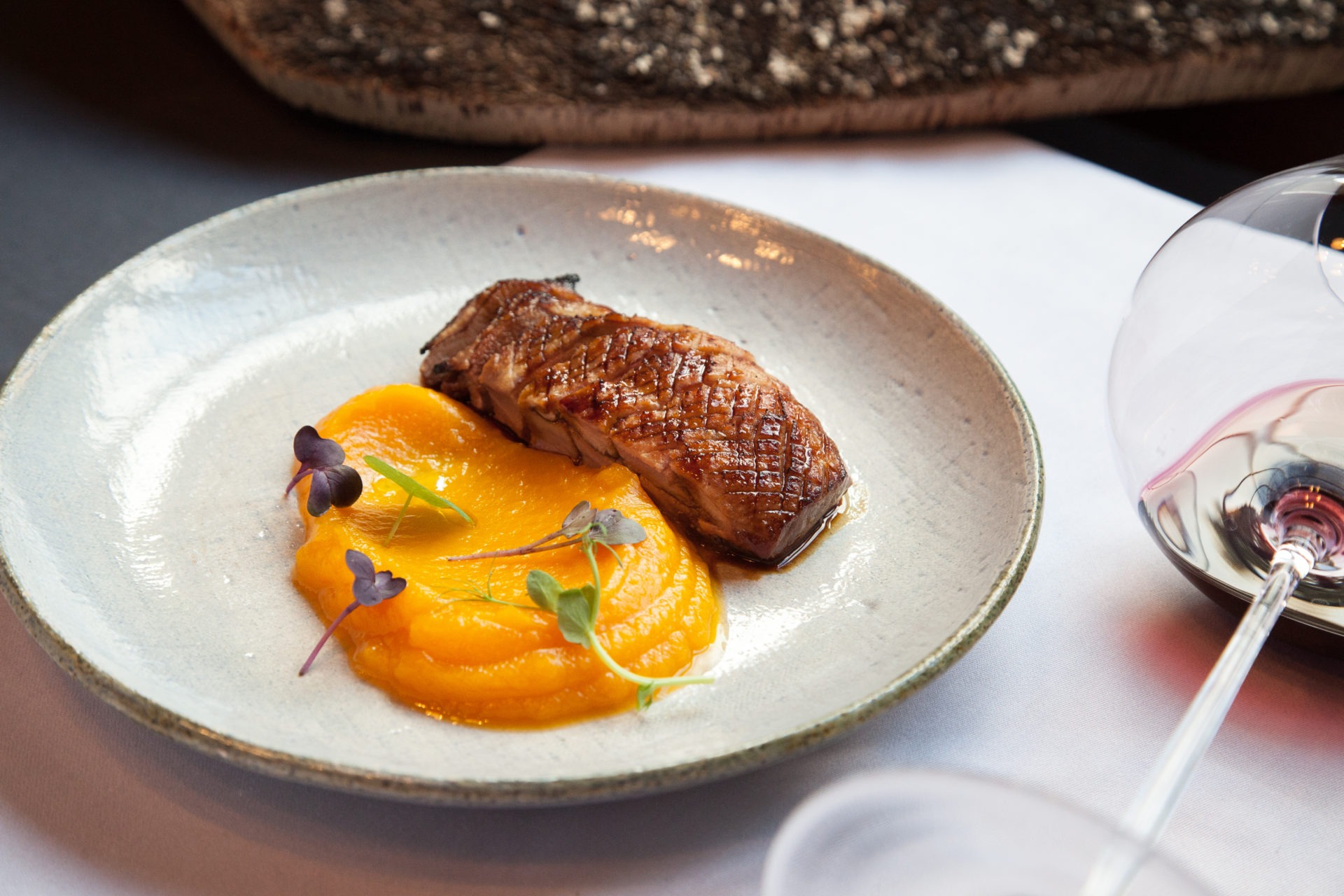 Magret canard - Découvrez Villa MONIN à Bourges, un lieu unique pour une expérience sensorielle et des saveurs inédites.