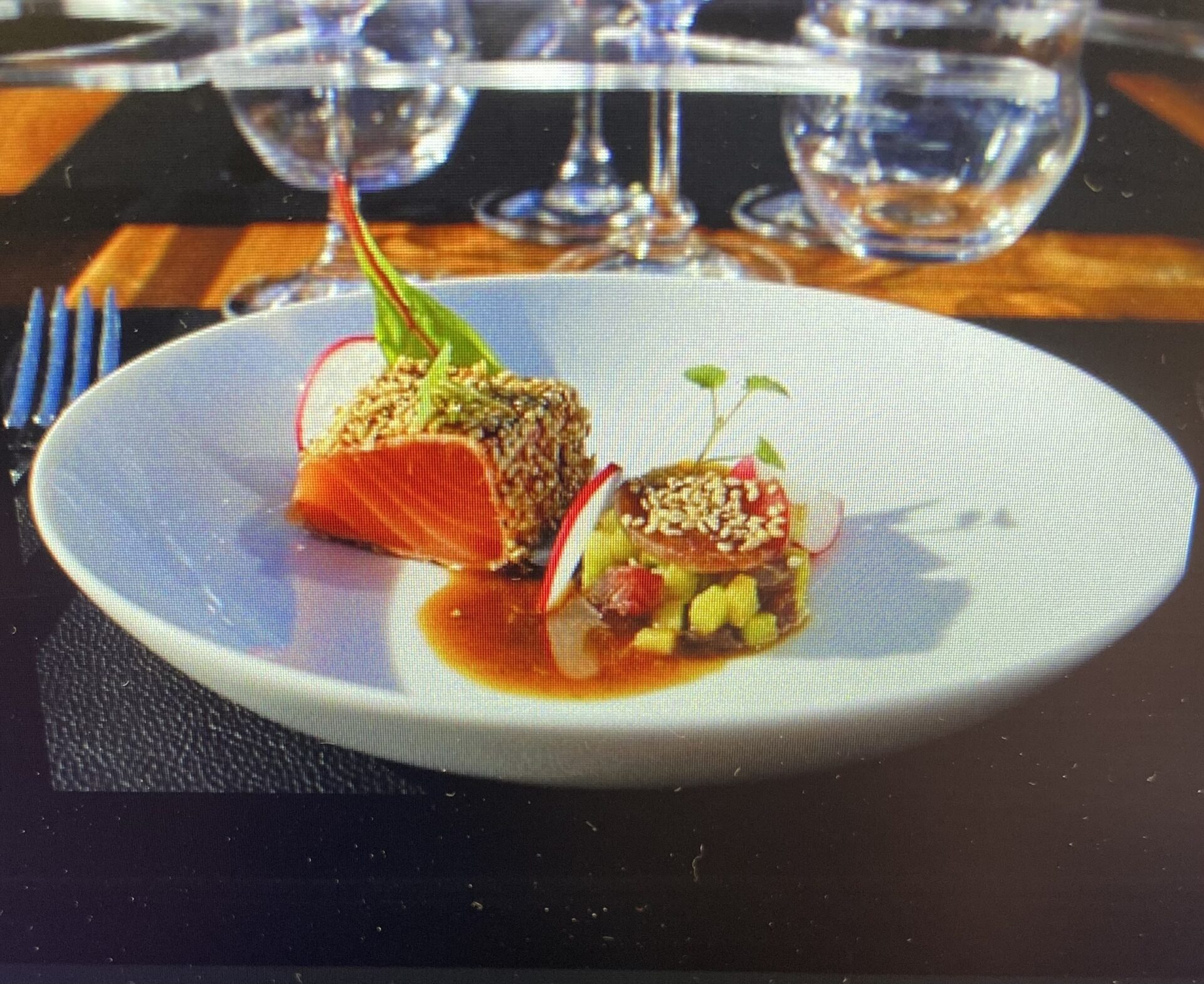 Menu autour du Thon - Découvrez Villa MONIN à Bourges, un lieu unique pour une expérience sensorielle et des saveurs inédites.